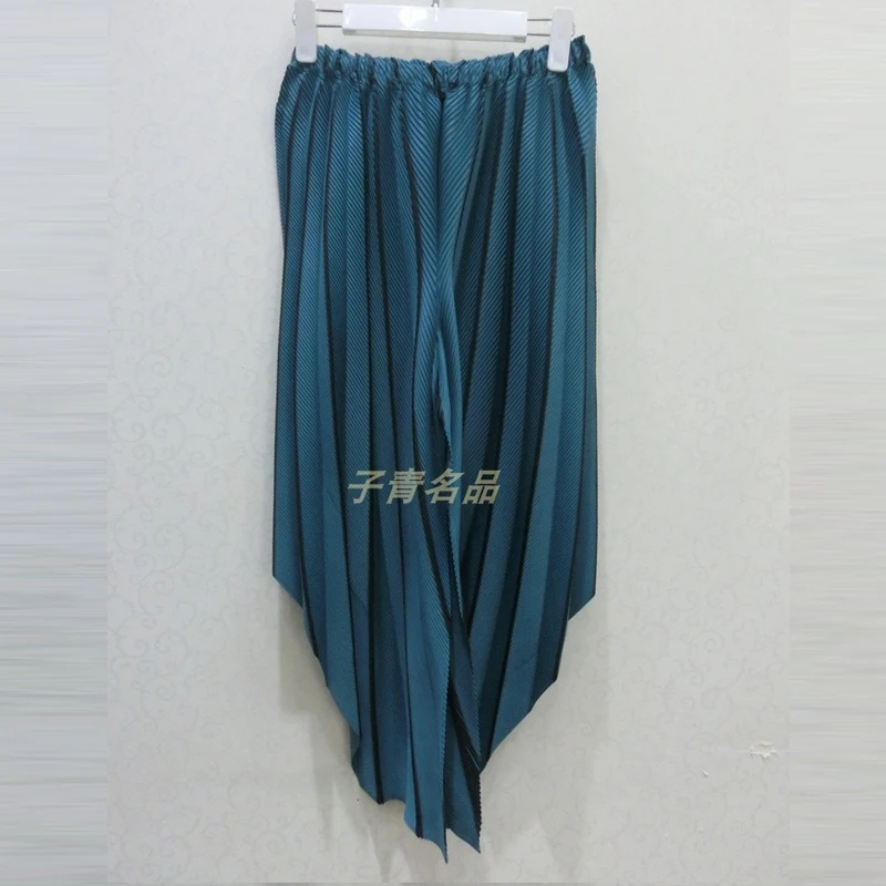 

Changpleat 2018 Autumn women Harem pants Miyak Pleated Fashion personality Elastic waist Female Cropped Pants Fashion Tide P7976