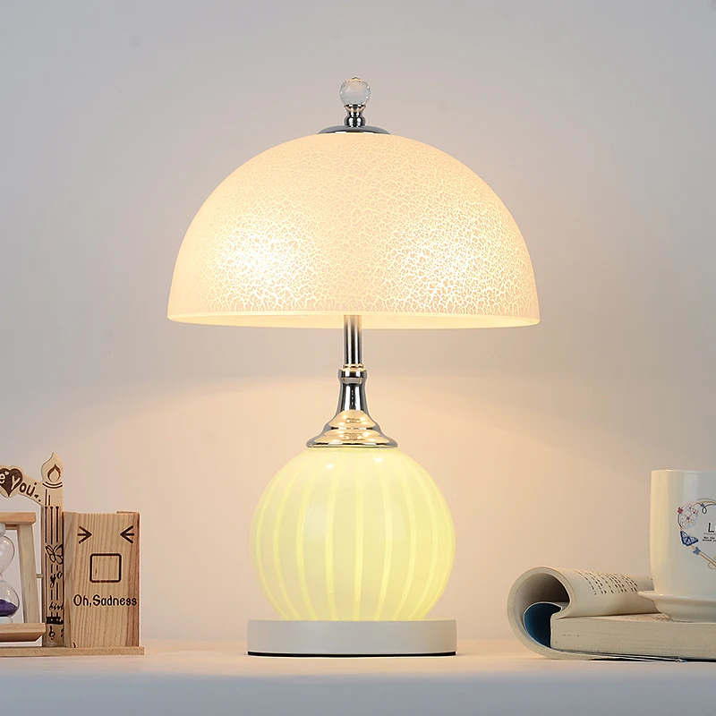 

Table lamp bedroom bedside creative European modern simple wedding personality study warm warm bedside lamp CL FG378
