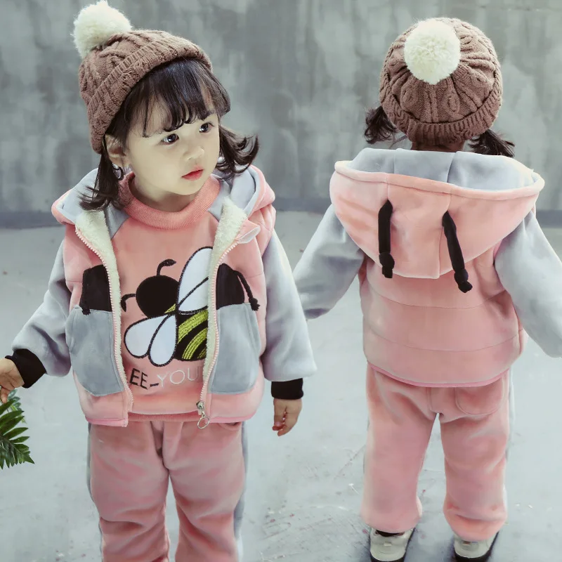 

Winter of 2018 with new edition of small and medium-sized private children can open fork cartoon three-piece letters suit
