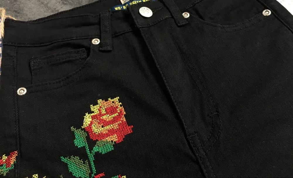 2017 European and American women hot high waist Slim stretch front and rear side cross embroidery roses cowboy pants pants pants (15)
