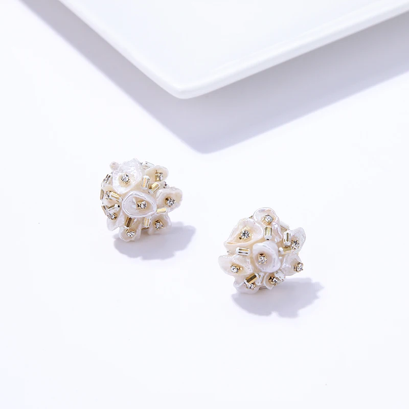 Yhpup Beautiful Trendy Korean Elegant Natural Pearls Stud Earrings Exquisite Flower Baroque Brincos for Bride Wedding Party Gift