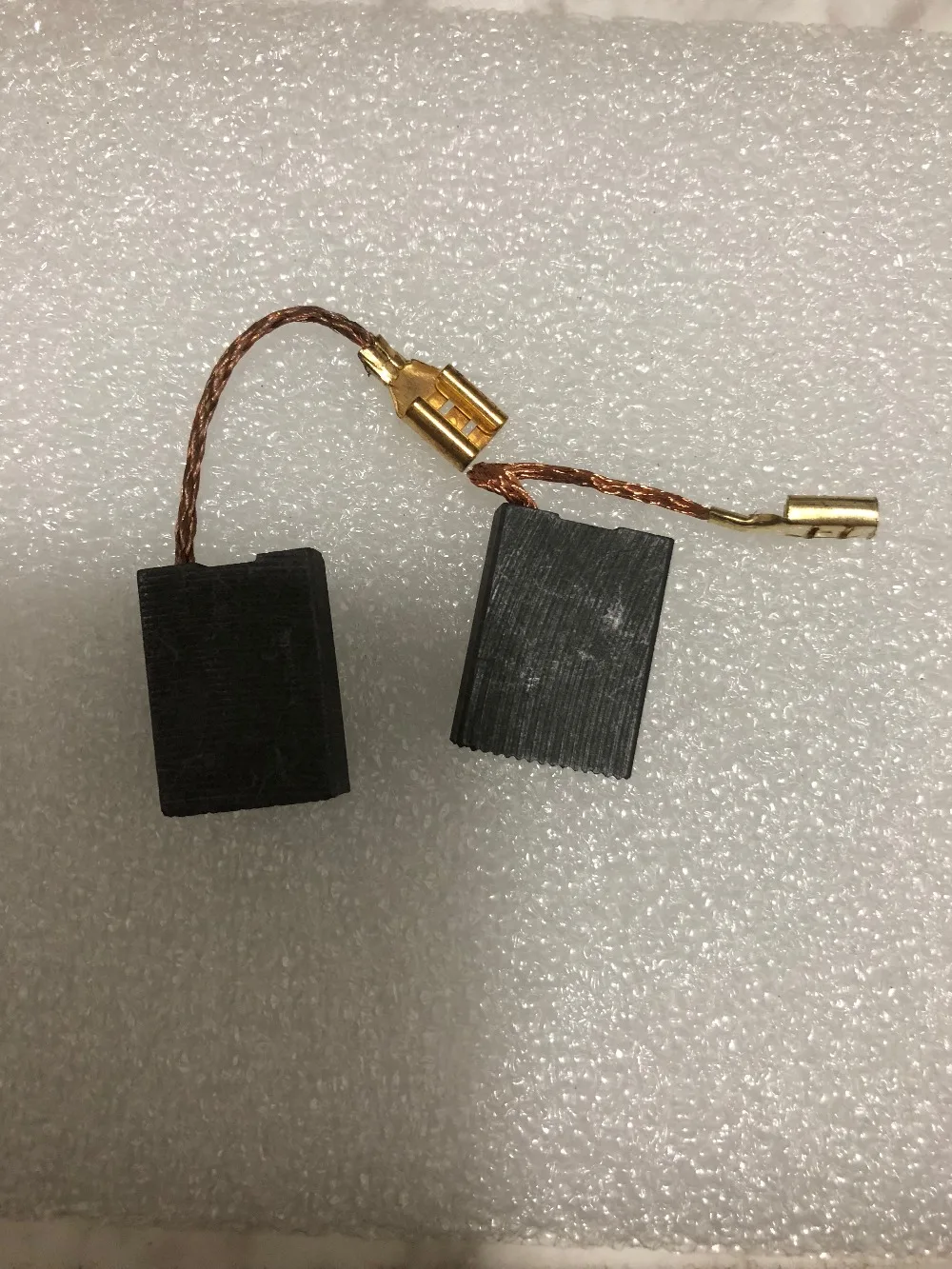 20PCS 22 x 16 x 6mm Fork Terminal Electric Motor Carbon Brushes