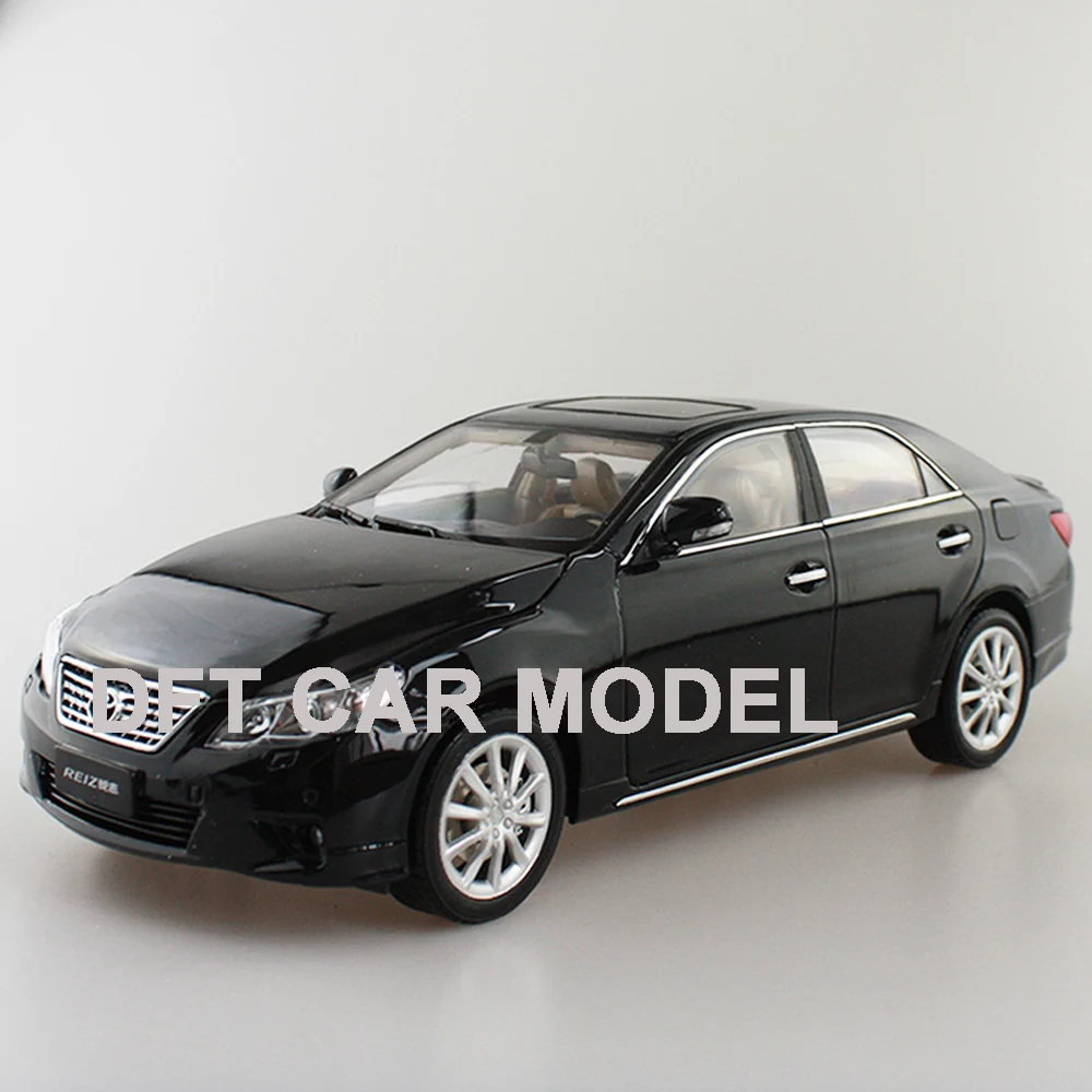 

diecast 1:18 Diecast Model REIZ 2010 for Alloy Toy Car Miniature Collection Gift for Children boys toys