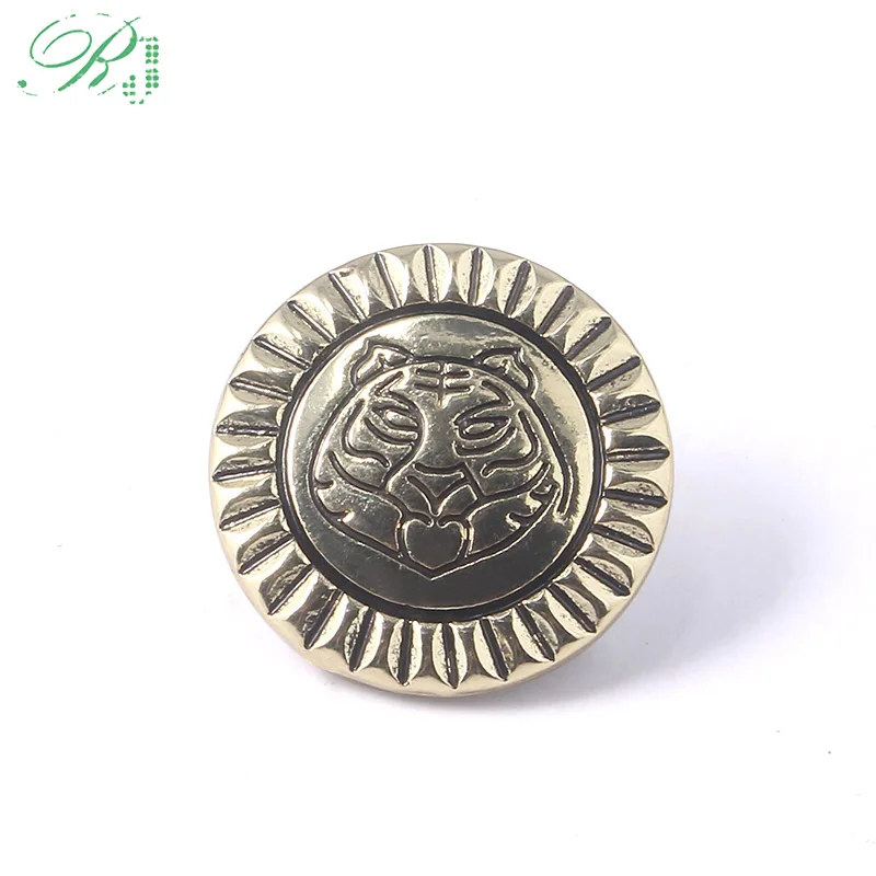

RJ Shazam Golden Brooches Pins Captain Billy Batson Tiger Badges Cloak Brooches Pins Men Superhero Party Cosplay Gift