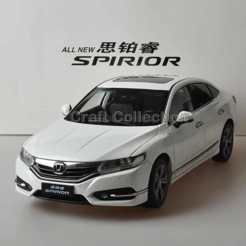 

White 1/18 Honda SPIRIOR 2015 (Accord Euro) Alloy Metal Car Miniature Model