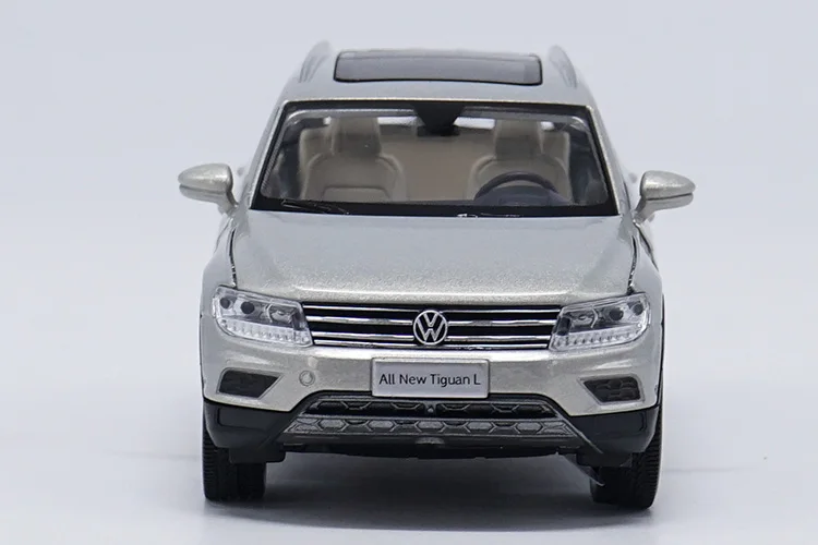 Игрушки для автомобиля из 1:32 сплава, высокая имитация Tiguan L, открытая дверь, музыка и флэш-игрушки