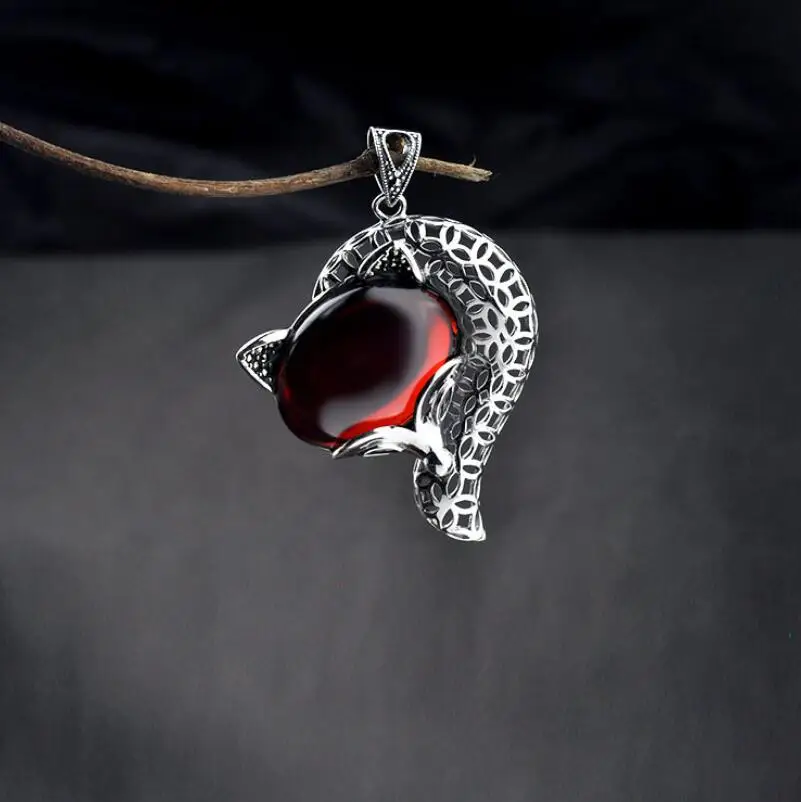 

S925 sterling silver fox inlaid garnet pendant (YRT)