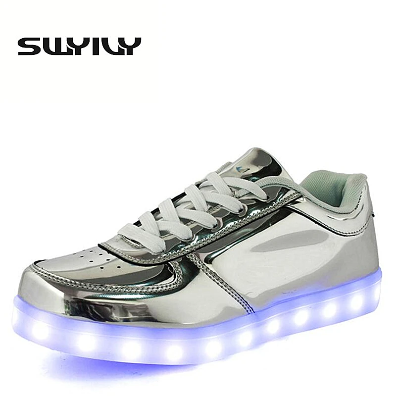 Prix pour LED Femme Planche À Roulettes Chaussures Laçage Breatahble PU Femmes Lumière Sneakers Or Argent Shinning Chaussures EUR36-46 Plus La Taille Prix pour LED Femme Planche À Roulettes Chaussures Laçage Breatahble PU Femmes Lumière Sneakers Or Argent Shinning Chaussures EUR36-46 Plus La Taille