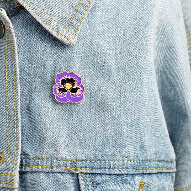 jaqueta jeans com broches