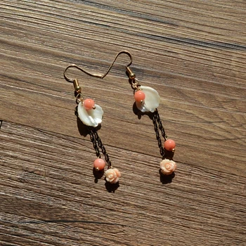 

natural white fan-shaped shell flowers fringed long female sweet temperament Vintage earrings earrings accessories