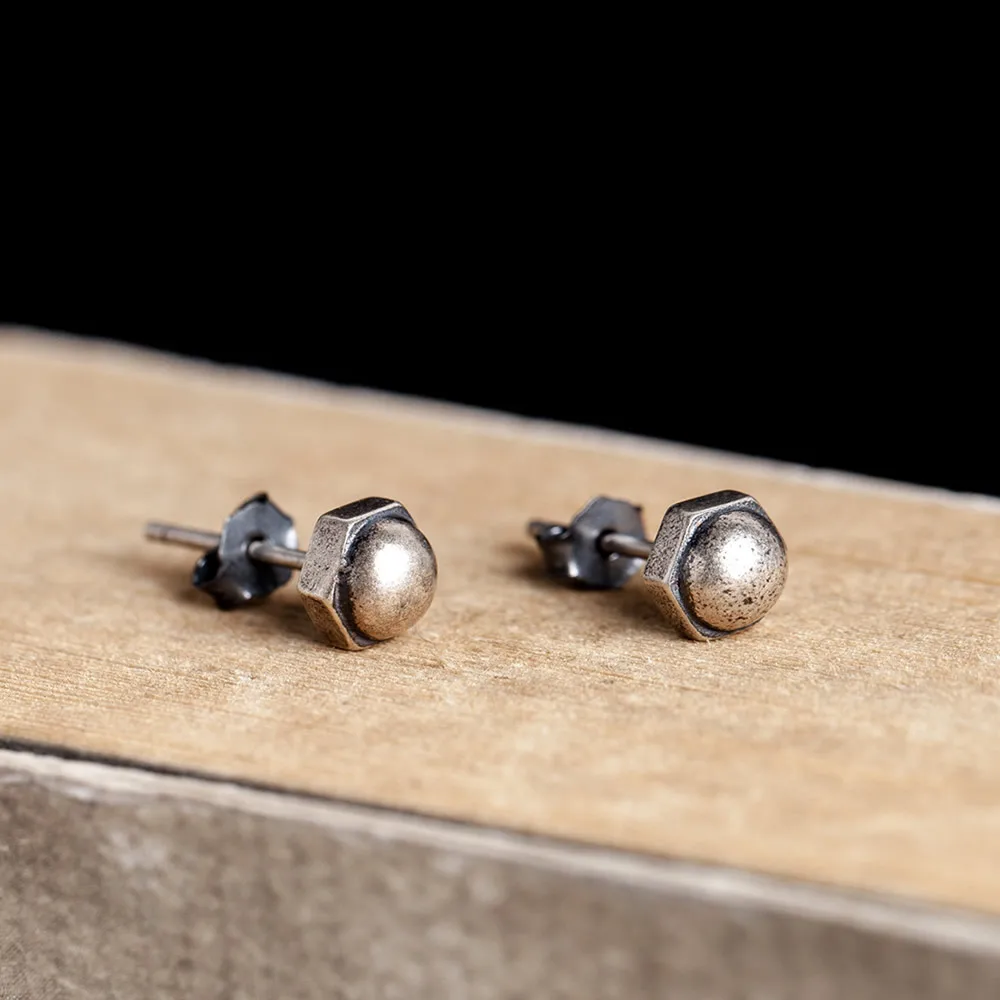 

Dark Dream 925 silver creative hexagonal screw ear jewelry fashion wild wind small earrings personality tide