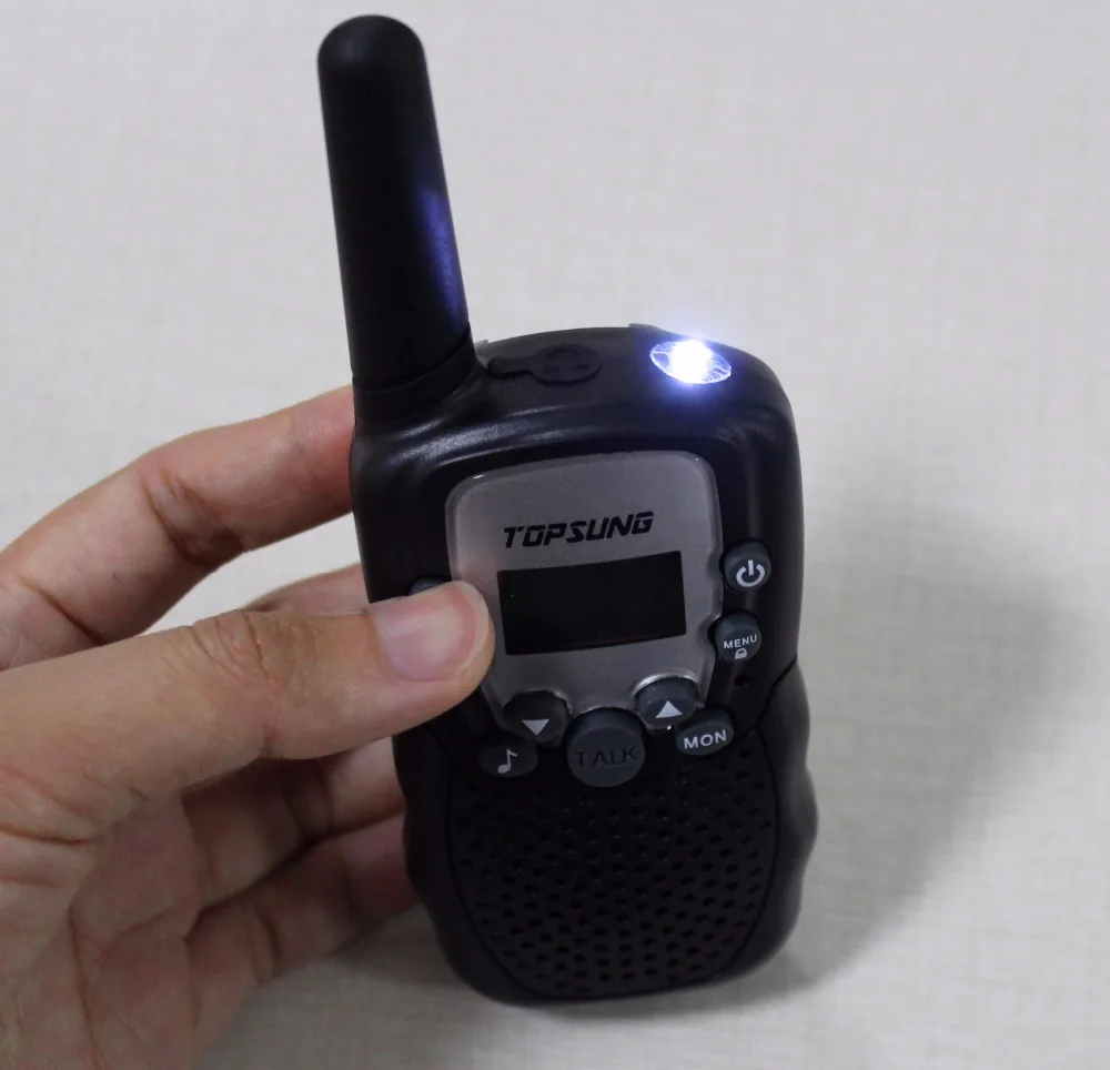 Новое радио walkie talkie пара t388 пмр/фрс vox руки- бесплатно портативный radios+99 индивидуальный код вт/+earphones светодиодный фонарик