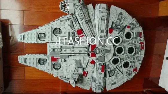

05033 5265Pcs Star Battle Ultimate Collector's Millennium Falcon Model Building Blocks bricks 10179 lepin