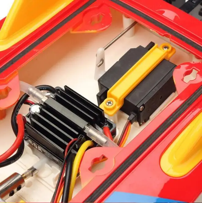 Ems/dhl مجانا wltoys WL913 2.4 جرام نظام التحكم عن فرش موتور مياه التبريد عالية السرعة 50 كيلومتر/الساعة rc سباق القوارب Ems/dhl مجانا wltoys WL913 2.4 جرام نظام التحكم عن فرش موتور مياه التبريد عالية السرعة 50 كيلومتر/الساعة rc سباق القوارب