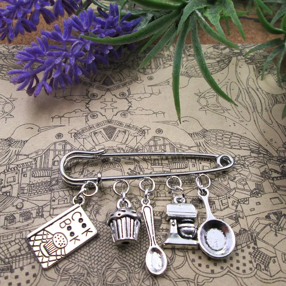 

Hot sale brooch cook lover bake lover cook book cupcake spoon mixer machine pan baking pin brooch