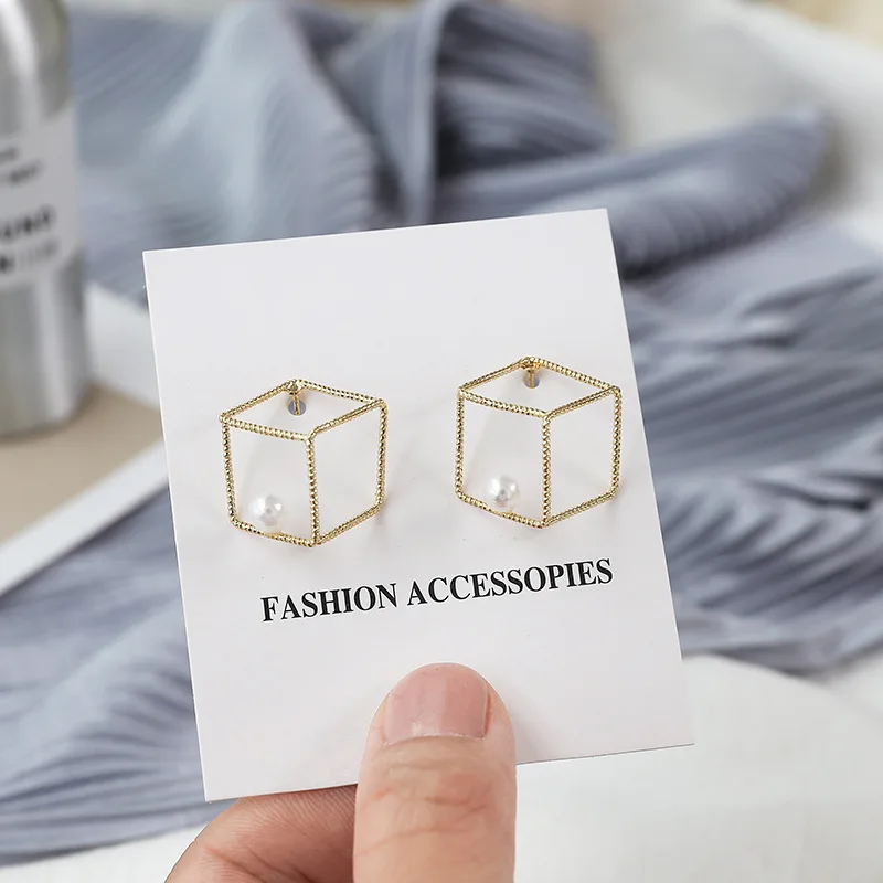 

2019 Pearl Three-dimensional Square Stud Earrings For Women Fashion Small Earrings brincos para as mulheres aretes de mujer