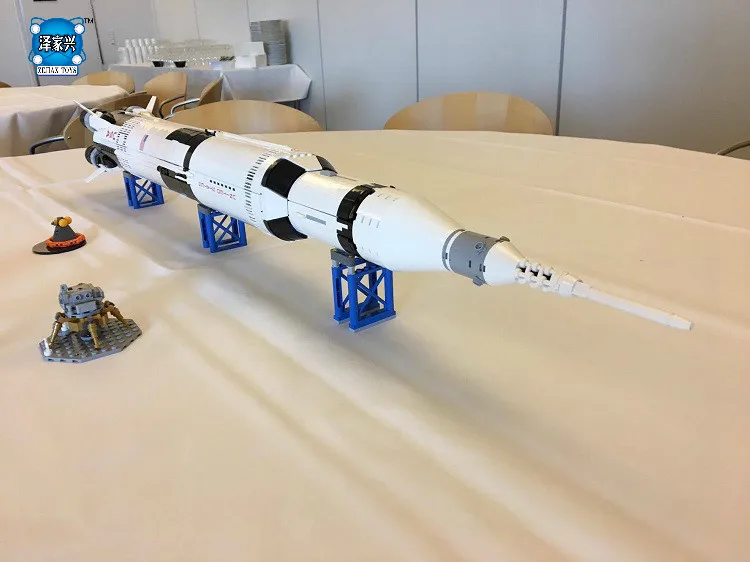 

The Apollo Saturn V Building Bricks Blocks Figures Toys for Children Boys Game Model Gift Compatible with Lepins DIY Toys