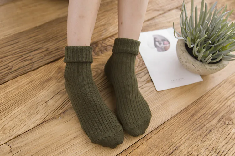 New Arrive Harajuku Retro Women Cotton Loose Socks for Autumn Winter In Tube Korean Pure Color Yellow Designer Christmas Cute