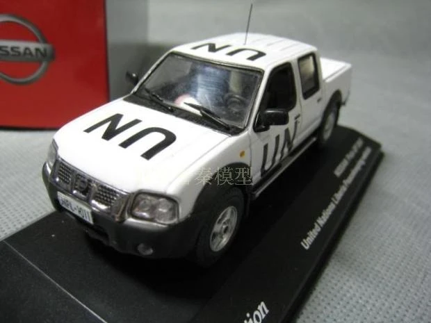 新品 未使用品 日産 NAVARA picks up ラリーカー 京商