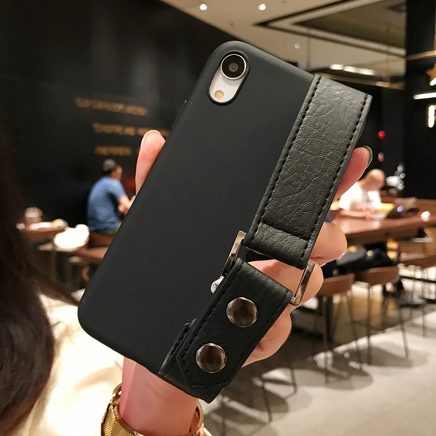 

Luxury Soft Case For iPhone X XR XS Max 8 7 6 6S Plus Silicone Case For iPhone 8 7 Plus Phone Case Holder With Leather Wristband