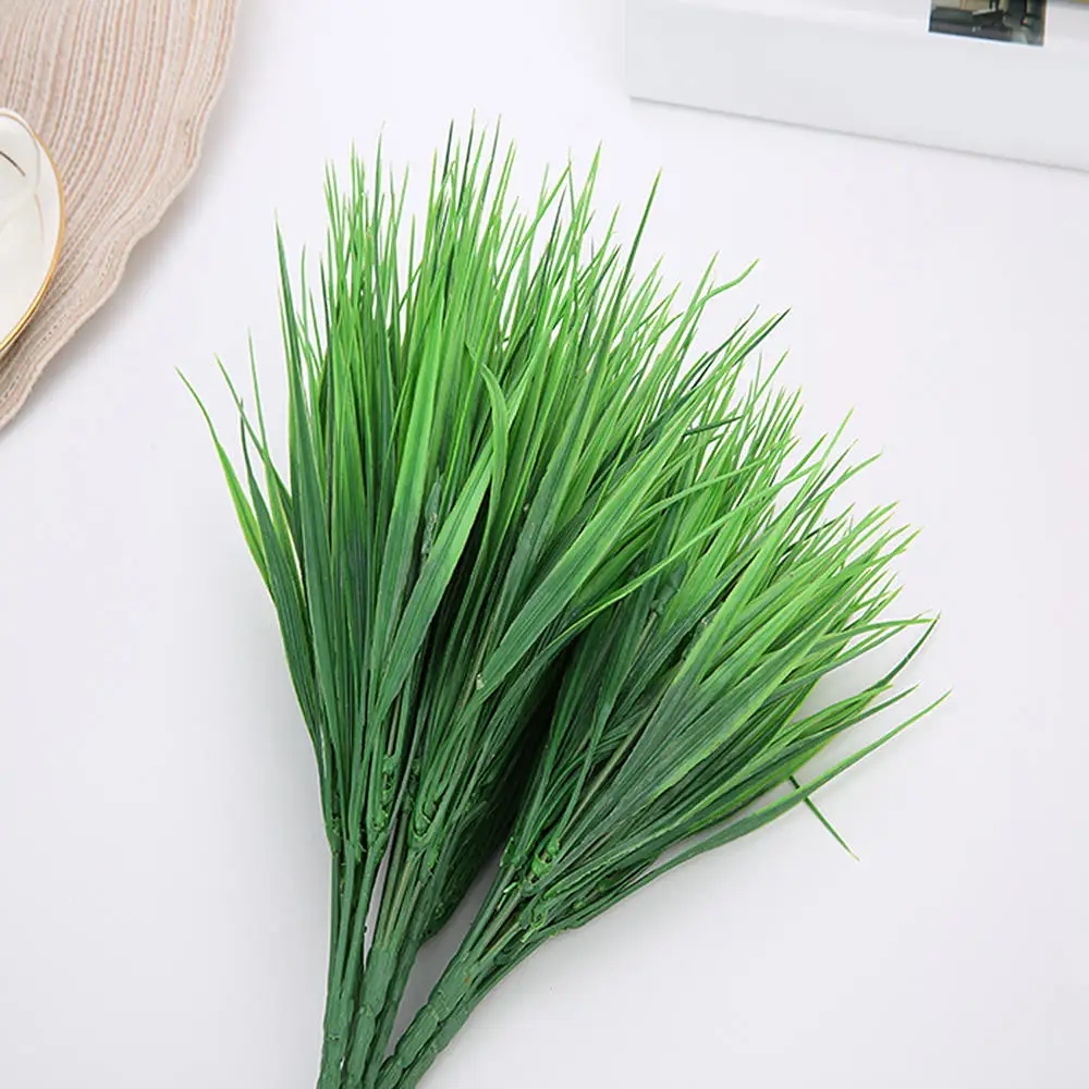 пластиковую зелень. пластиковая растительность искусственная. пластиковую зелень. пластиковая трава для декора. сетка с искусственной зеленью.