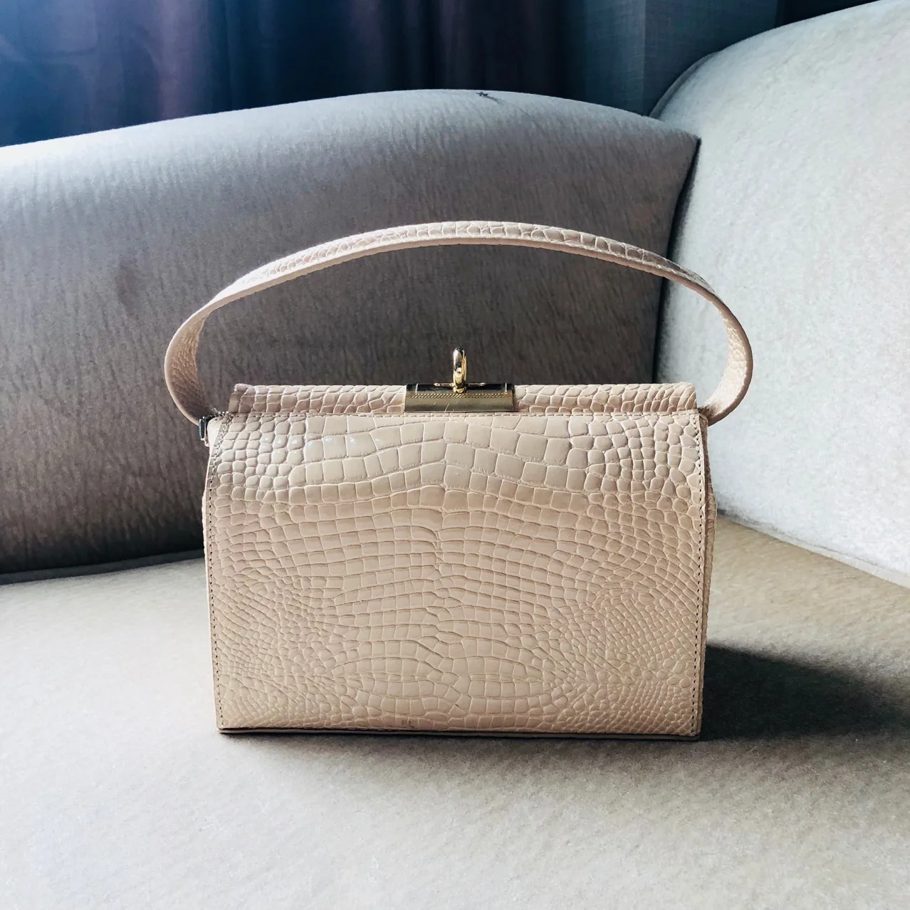 

LOVELY Korean Cowhide Small Square Package Network Small Pepper With Fund Hand Bill Of Lading Shoulder Woman's bag