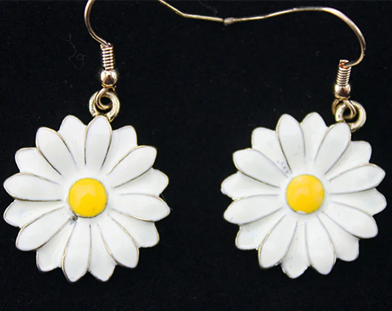 

Fashion 2015 free shipping new white flowers yellow flower earrings for women