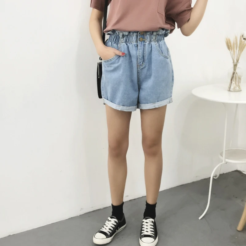 Günstig 2018 sommer Hohe Taille Denim Shorts Frauen Casual Lose Damen Mode Rollen Oben Rand Elastische Taille Tasche Blau Weiß Jeans weibliche