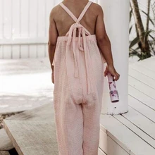 Однотонный комбинезон на лямках с карманами для маленьких девочек