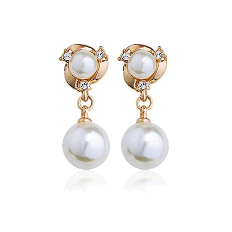 Серьги подвески женские с белыми искусственными жемчужинами короткая цепочка 3