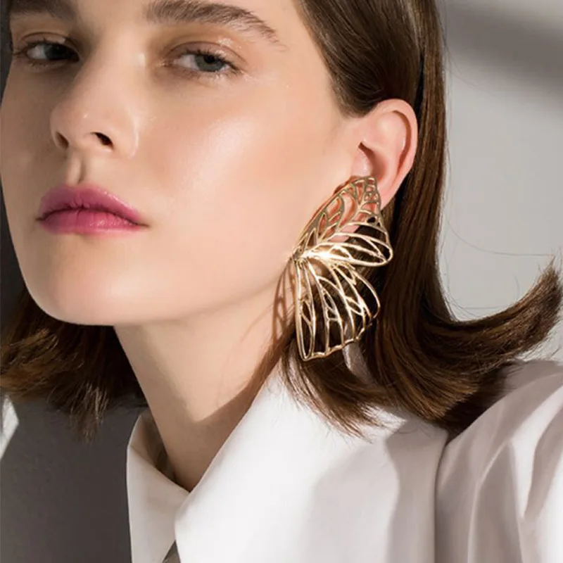 

2019 New Women's Fashion Week Fashion Earrings Temperament Personality Exaggerated Earrings Hollow Butterfly Wings Good Gifts