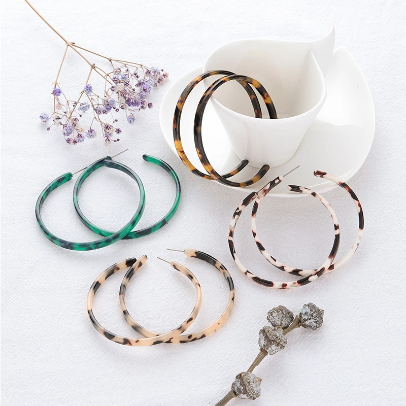 

2020 New Fashion Acrylic Leopard Hoop Earrings Women Bohemian Big Round Tortoiseshell Earrings Female Elegant Wedding Jewelry