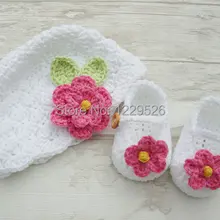 Вязаная крючком девочка и ботиночки-новорожденный белый головной убор и обувь с розовым цветком