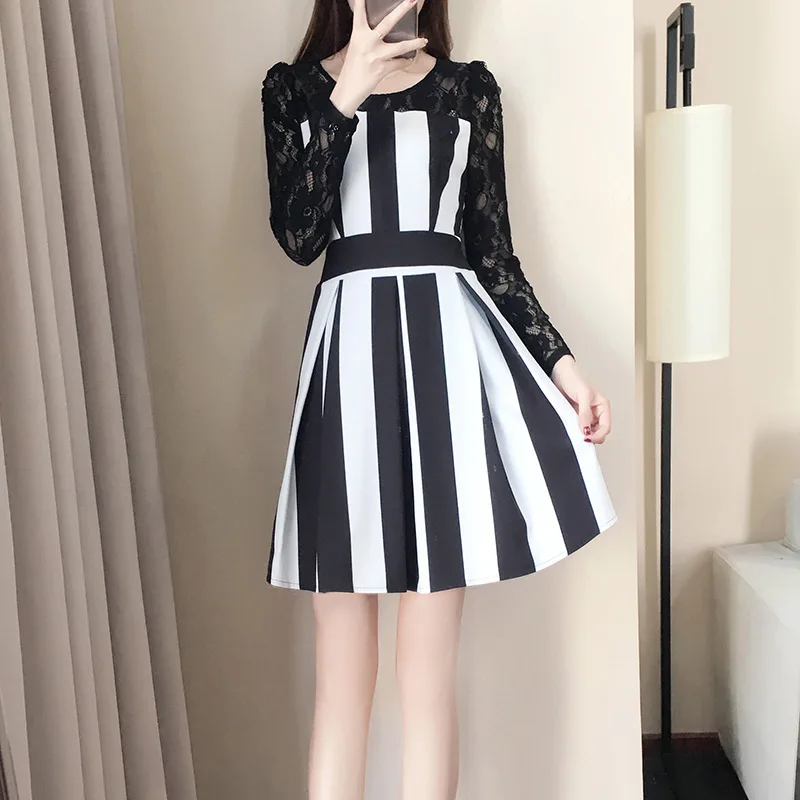 2019 Spring New Dress Black and White Striped Lace Color Matching Bubble Long Sleeve Round Neck Korean Women's Clothing Dresses