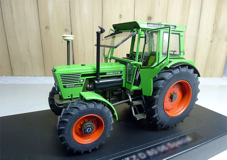 

1:32 D 8006 German tractor farm vehicle model Limited Edition Collection model