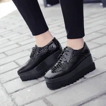 Сезон весна-осень; Женская обувь в британском стиле; женские туфли-оксфорды из лакированной кожи с квадратным носком; обувь на плоской платформе с узором «Кроко»; oulyyogo