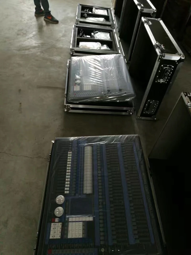 Pearl 2010 dmx console