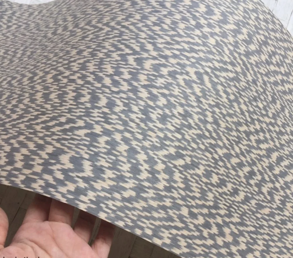 

Length: 2.5Meters Thickness:0.25mm Width:30cm Top grade New Technology Wood Veneer