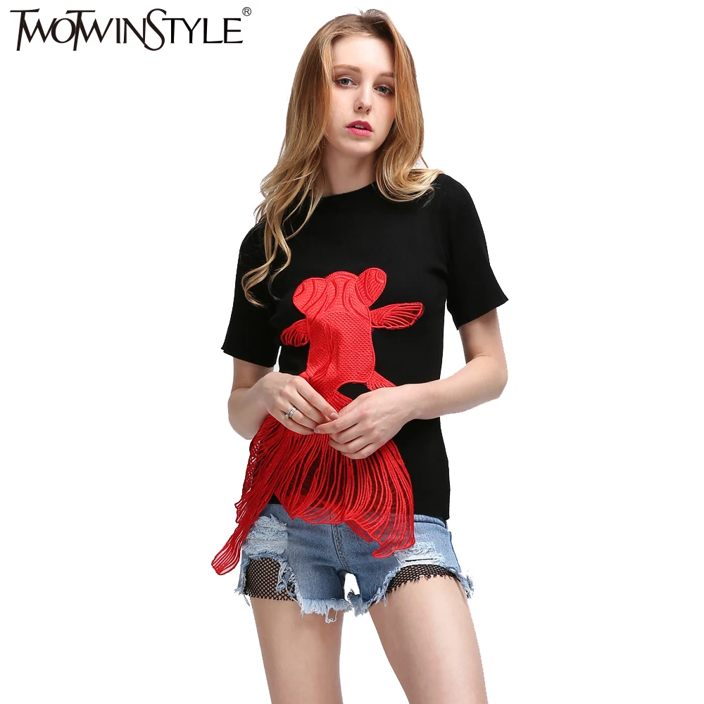 Женская трикотажная футболка TWOTWINSTYLE красная Золотая рыбка с вышивкой и