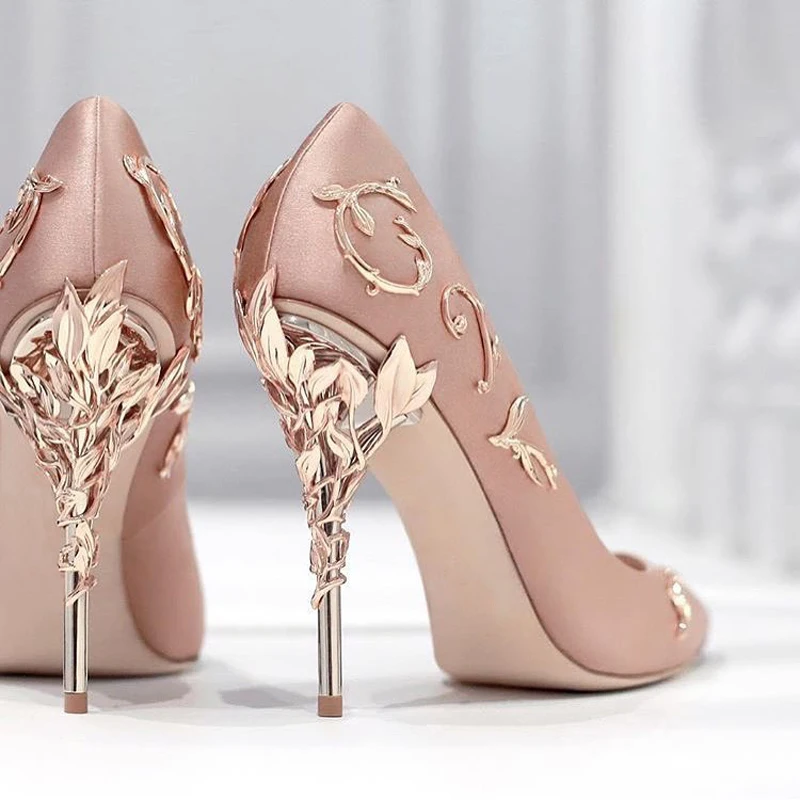 Baimier цветок свадебные туфли на каблуках Для женщин шелк Для женщин насосы с металлические листья острый носок Для женщин на высоком каблуке, брендовая модельная обувь женщина