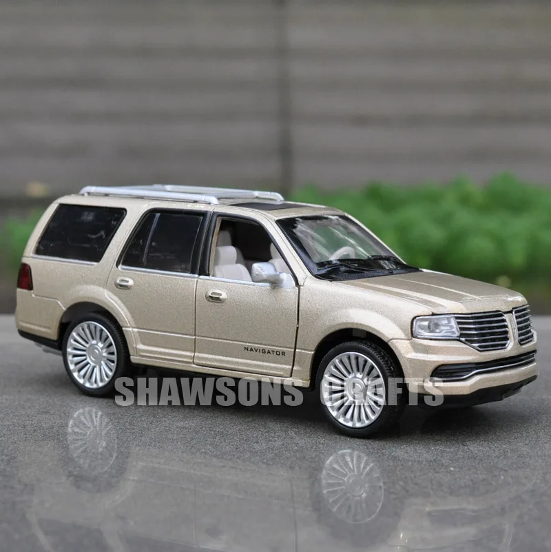 

1:36 DIECAST MODEL TOYS PULL BACK CAR SUV LINCOLN NAVIGATOR REPLICA SOUND LIGHT