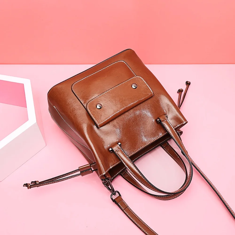 

Autumn and winter fashion casual large capacity slung shoulder bag female 2019 new leather simple retro wild handbag.
