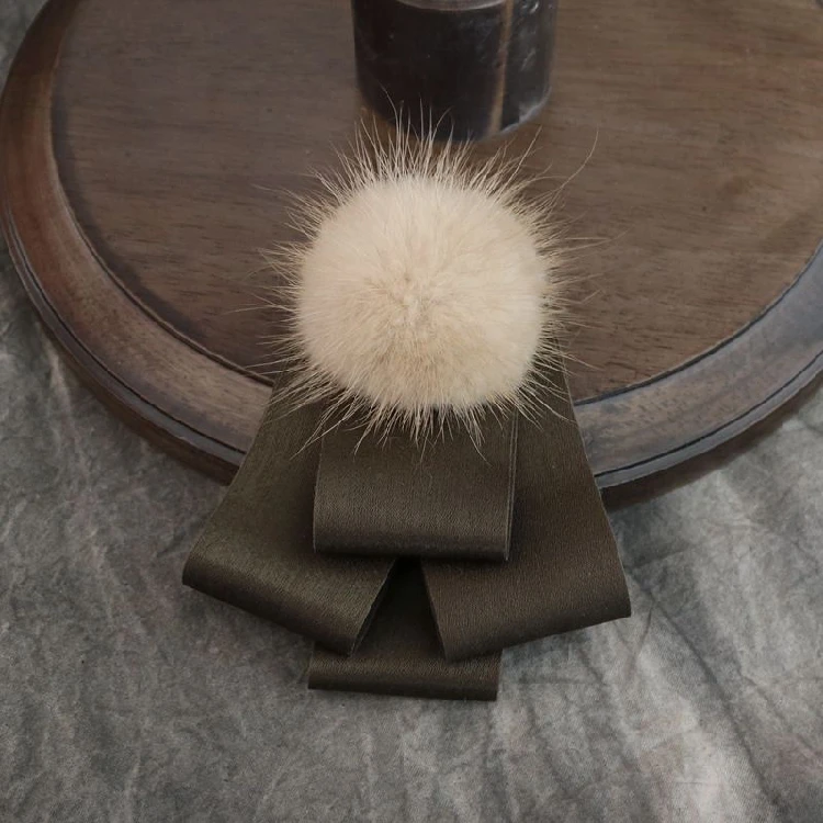 BOWTIE-BRONCH (5)