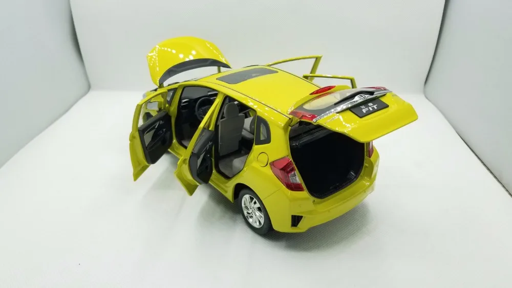 1:18 литая под давлением модель для Honda Fit Jazz GK5 желтый хэтчбек игрушечный автомобиль миниатюрная Коллекция подарков