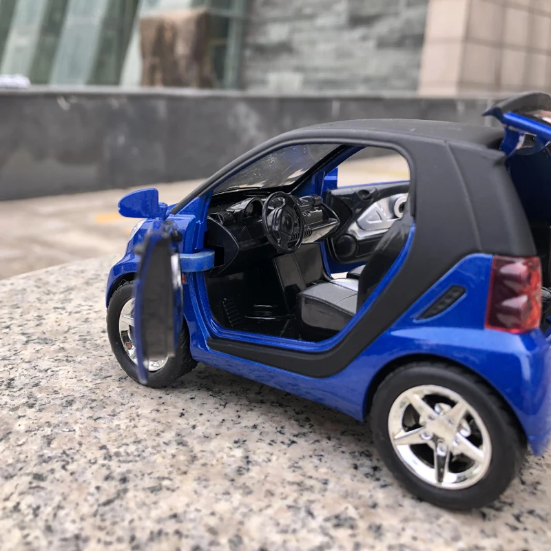 1:32 Smart ForTwo литая под давлением модель автомобиля автомобиль со звуком и светильник детский подарок Машинки Игрушки для детей