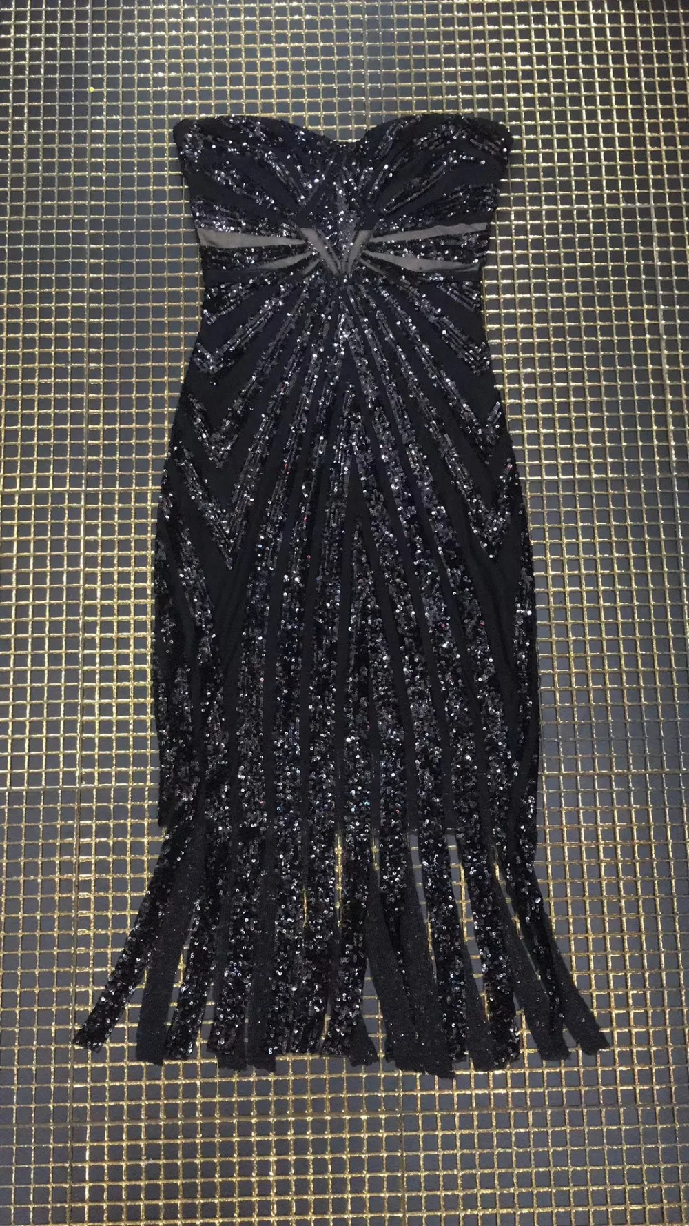Модное сексуальное черное платье без рукавов с пайетками, летнее платье до середины икры без бретелек с кисточками, Сетчатое платье с открытой спиной для летней вечеринки