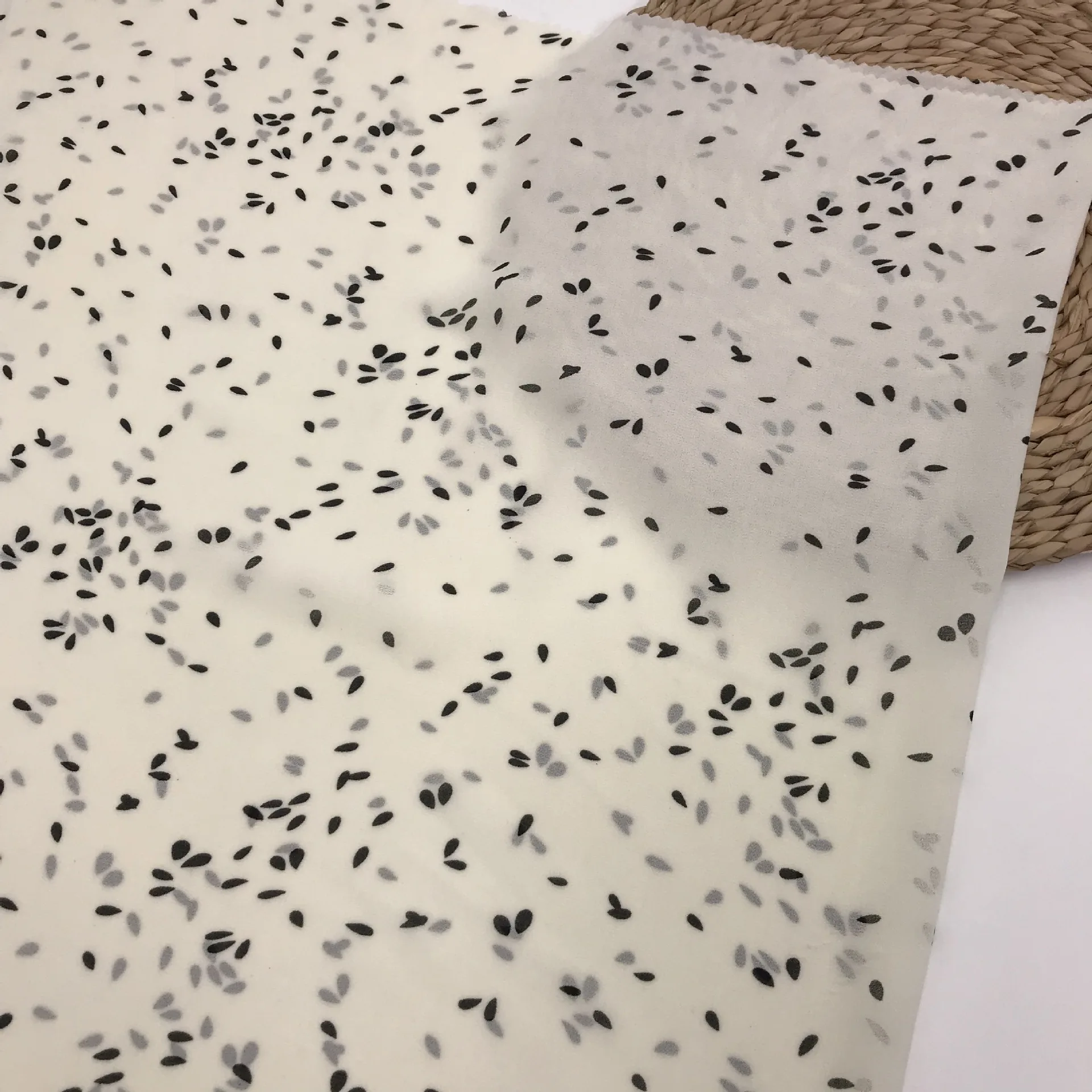 

Full Polyester Pearl Chiffon Printing Fabric DIY Sewing Quilting Patchwork Spring and Summer Shirt Dress Apparel Chiffon Fabric
