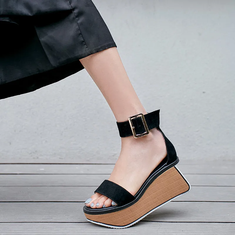 Dilalula/ г., стильные женские сандалии-гладиаторы замшевая обувь повседневная Летняя обувь в стиле панк с пряжкой женская обувь на танкетке