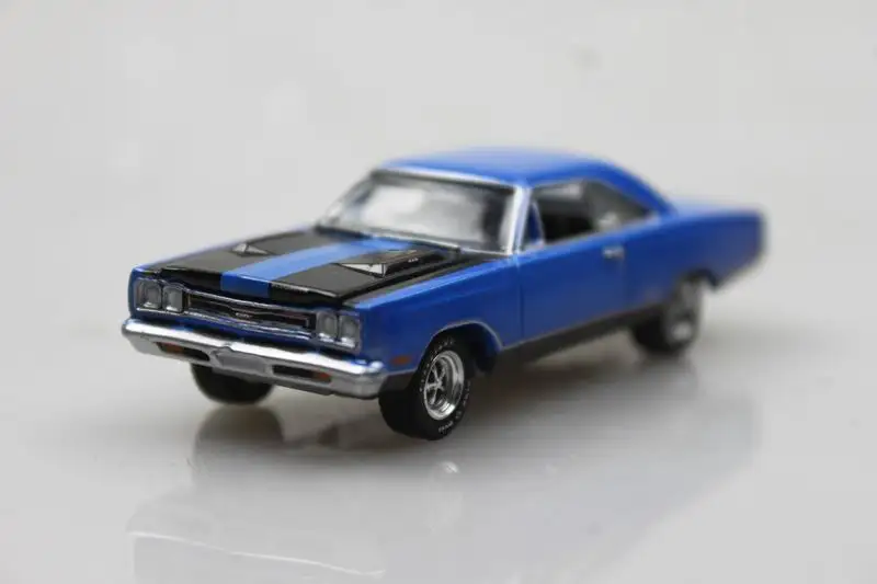 Игрушечные машинки из сплава с зеленсветильник 1:64 1969 Plymouth GTX boutique для детей