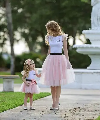 ; комплект из 2 предметов; модная летняя футболка для мамы и дочки+ фатиновая юбка с бантом; летняя одежда; костюм